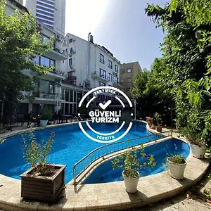 Blanche & Garden Pool Стамбул